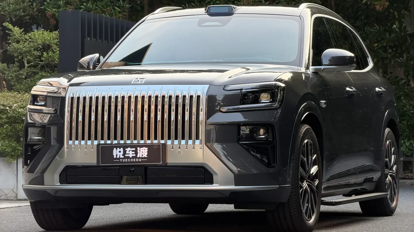 极氪9x 灰色亮光车衣 360脚垫