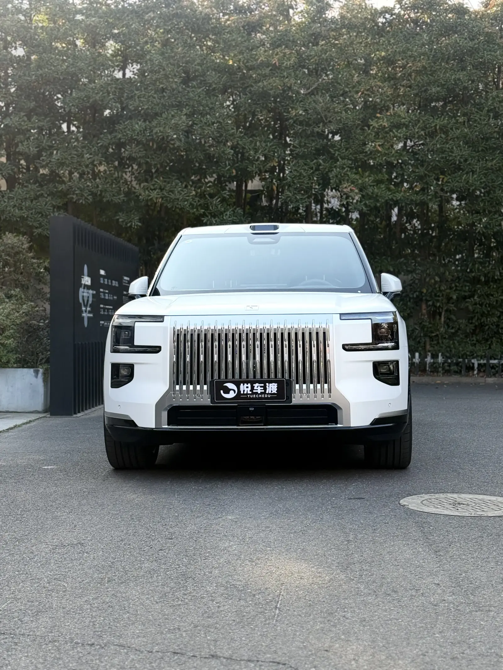 白色极氪9x五件套升级 施工实拍 1