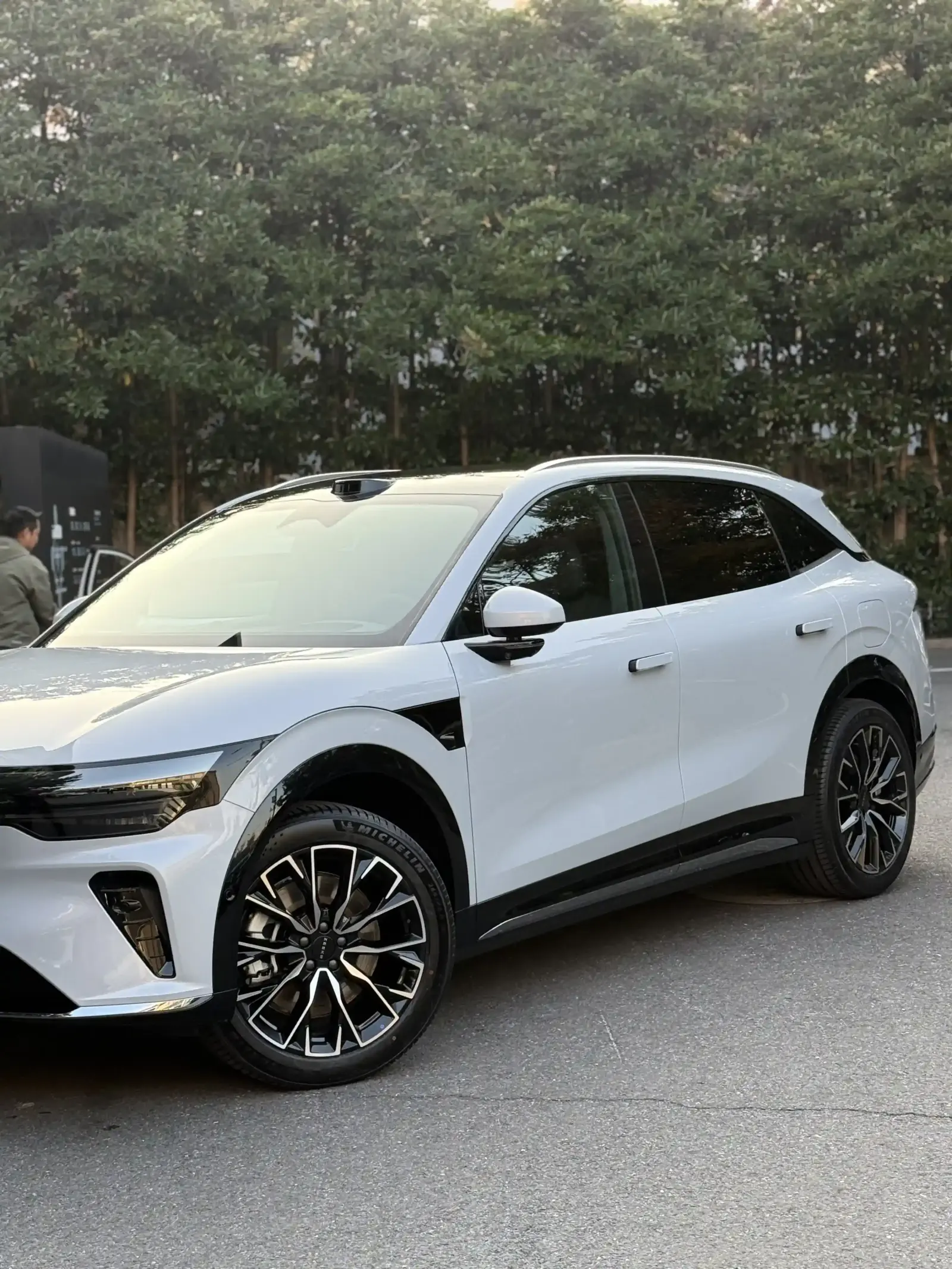极氪7X冰川银车衣玻璃膜升级 施工实拍 8