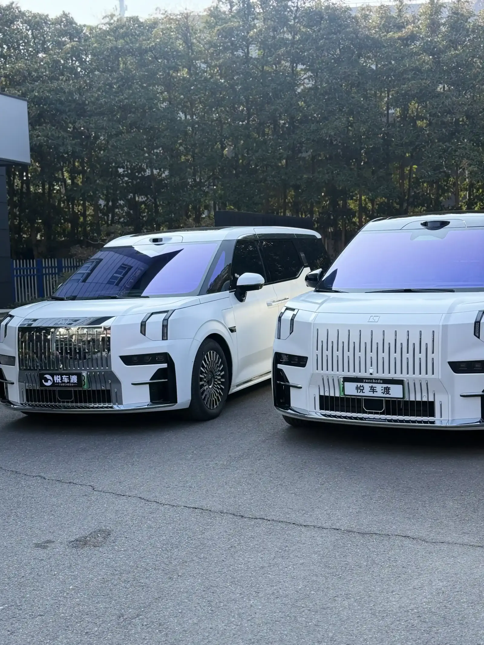 两台白色极氪009车衣玻璃膜+底盘护板升级 施工实拍 3