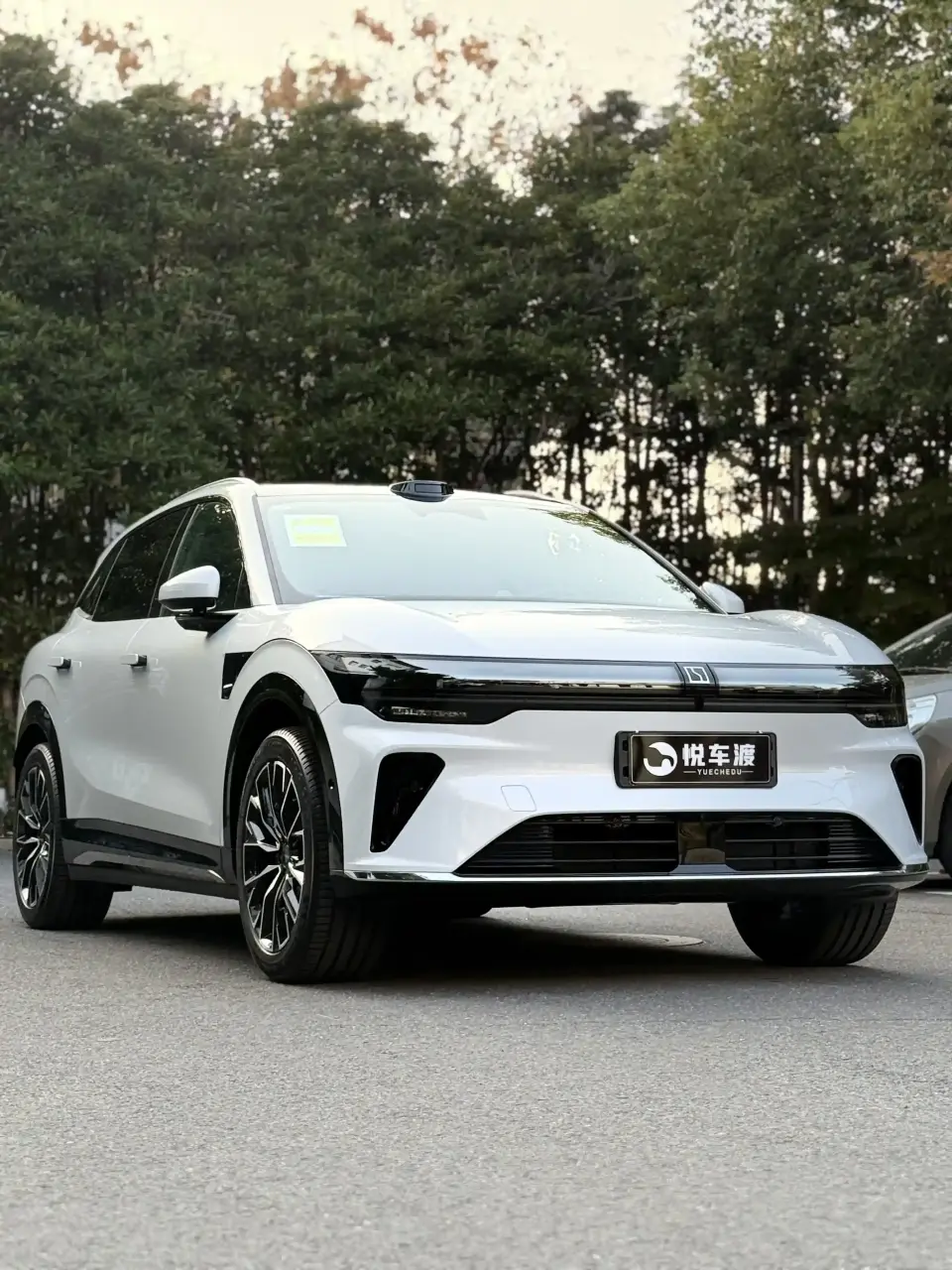 极氪7X冰川银车衣玻璃膜升级 施工实拍 1