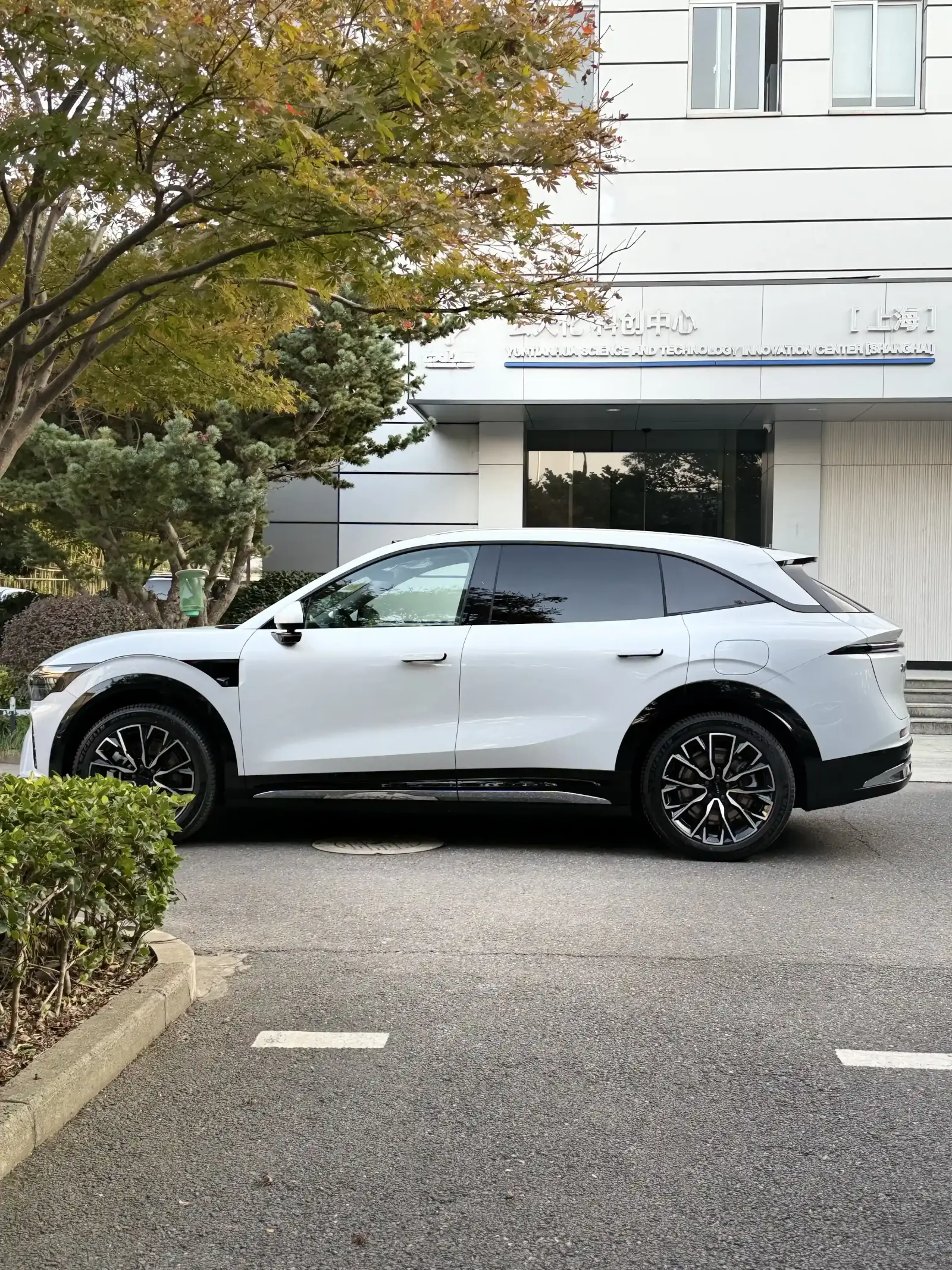 极氪7X冰川银车衣玻璃膜升级 施工实拍 7