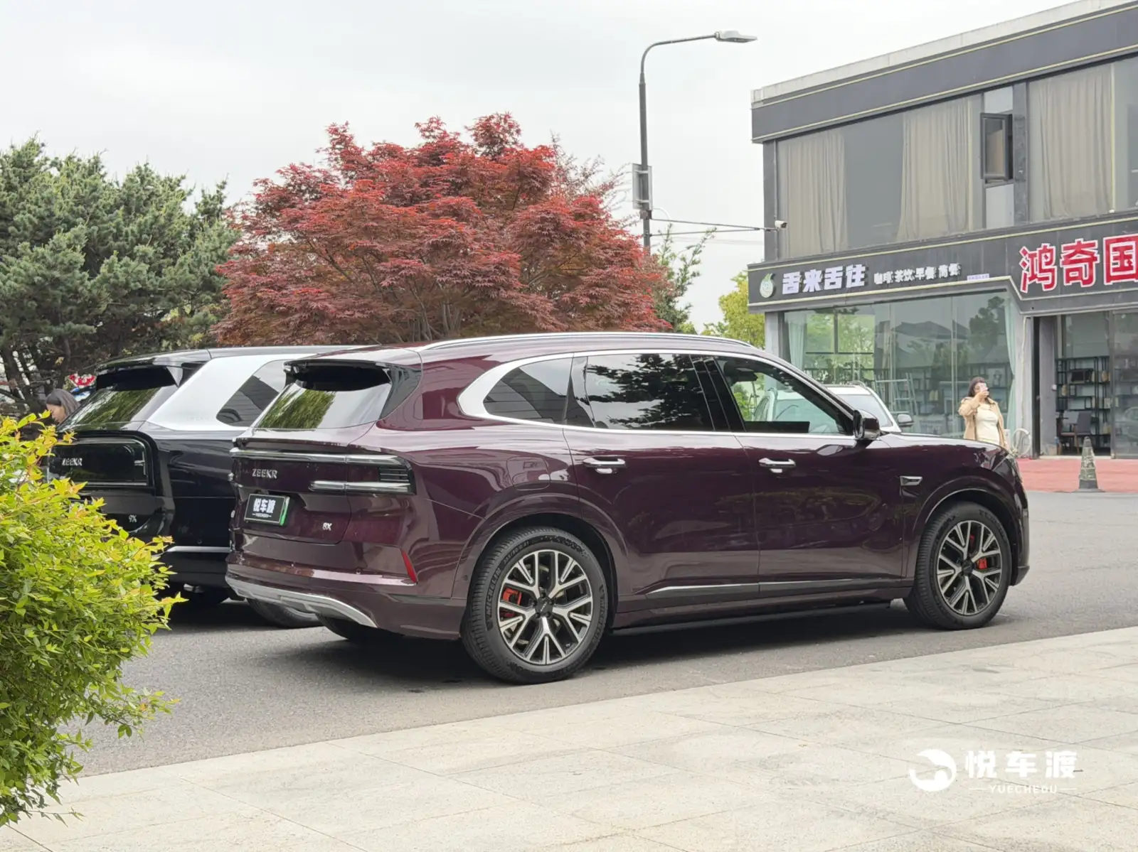 极氪8X云珀红车衣+底盘护板升级 施工实拍 2