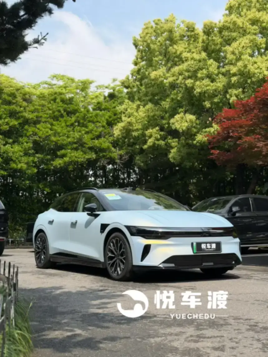 极氪007GT改色：远峰蓝魅金，听着就很亮的感觉