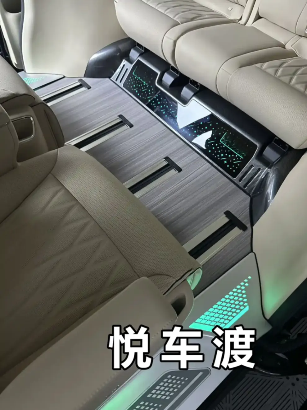智界V9松木棕地板实拍图