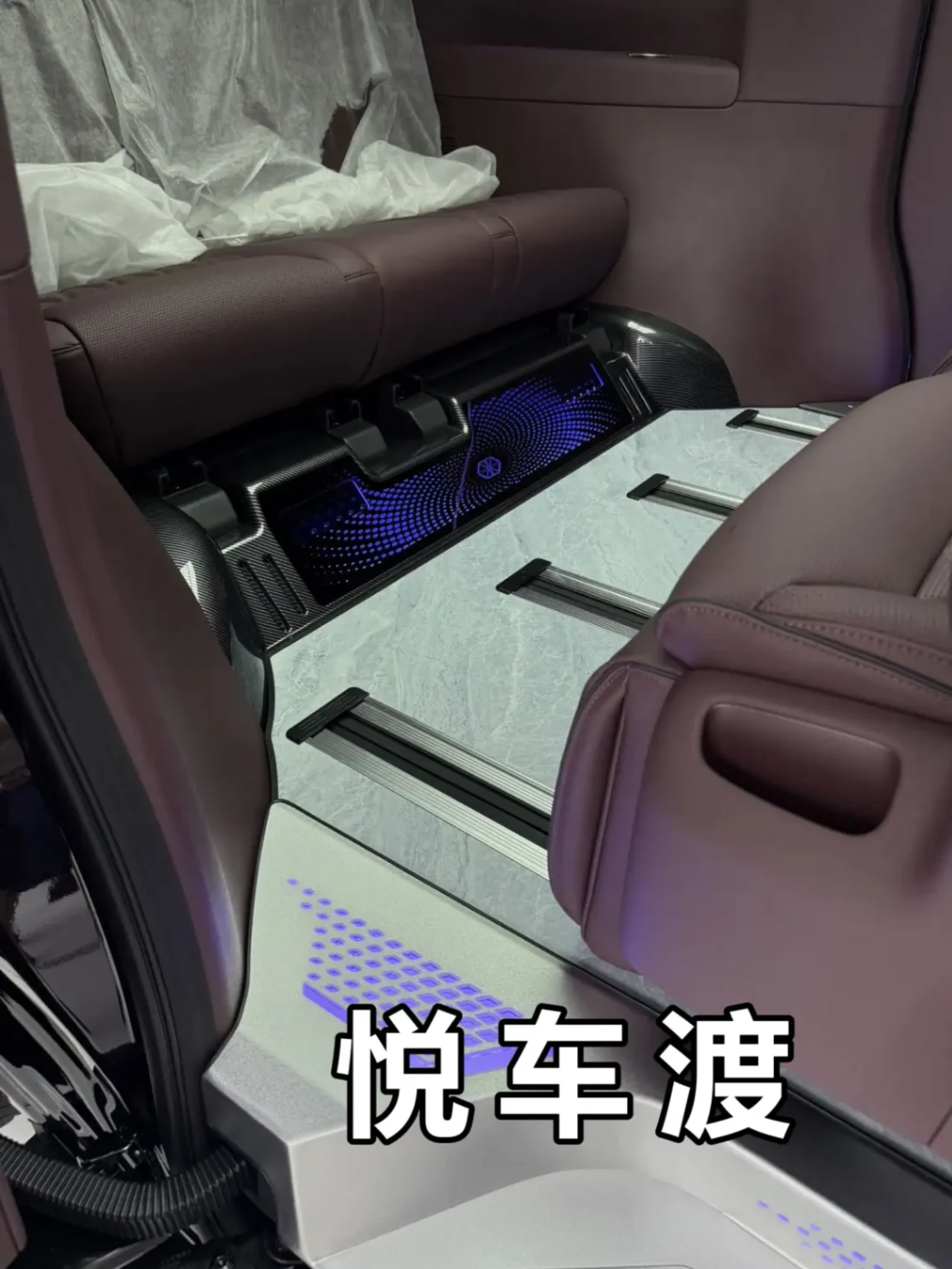 智界V9月辉银地板实拍图