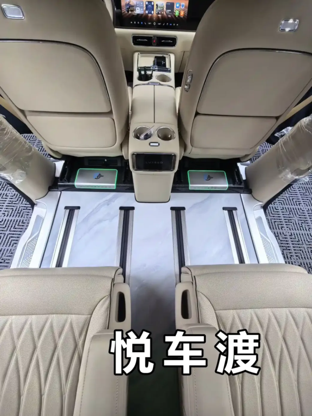 智界V9雪雅白地板实拍图