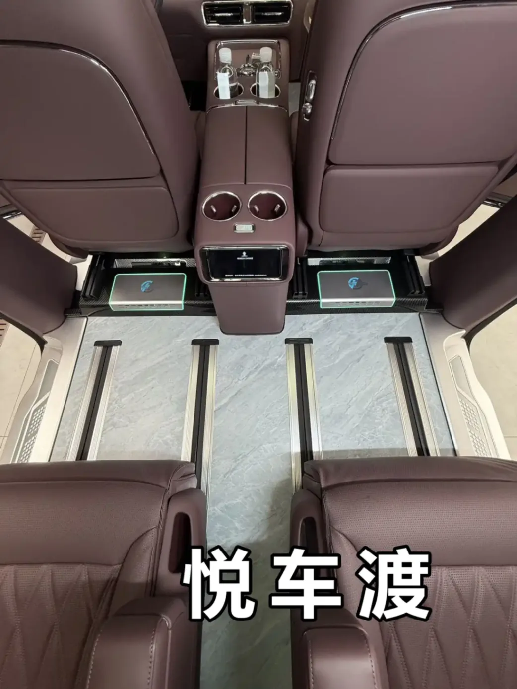 智界V9月辉银地板实拍图