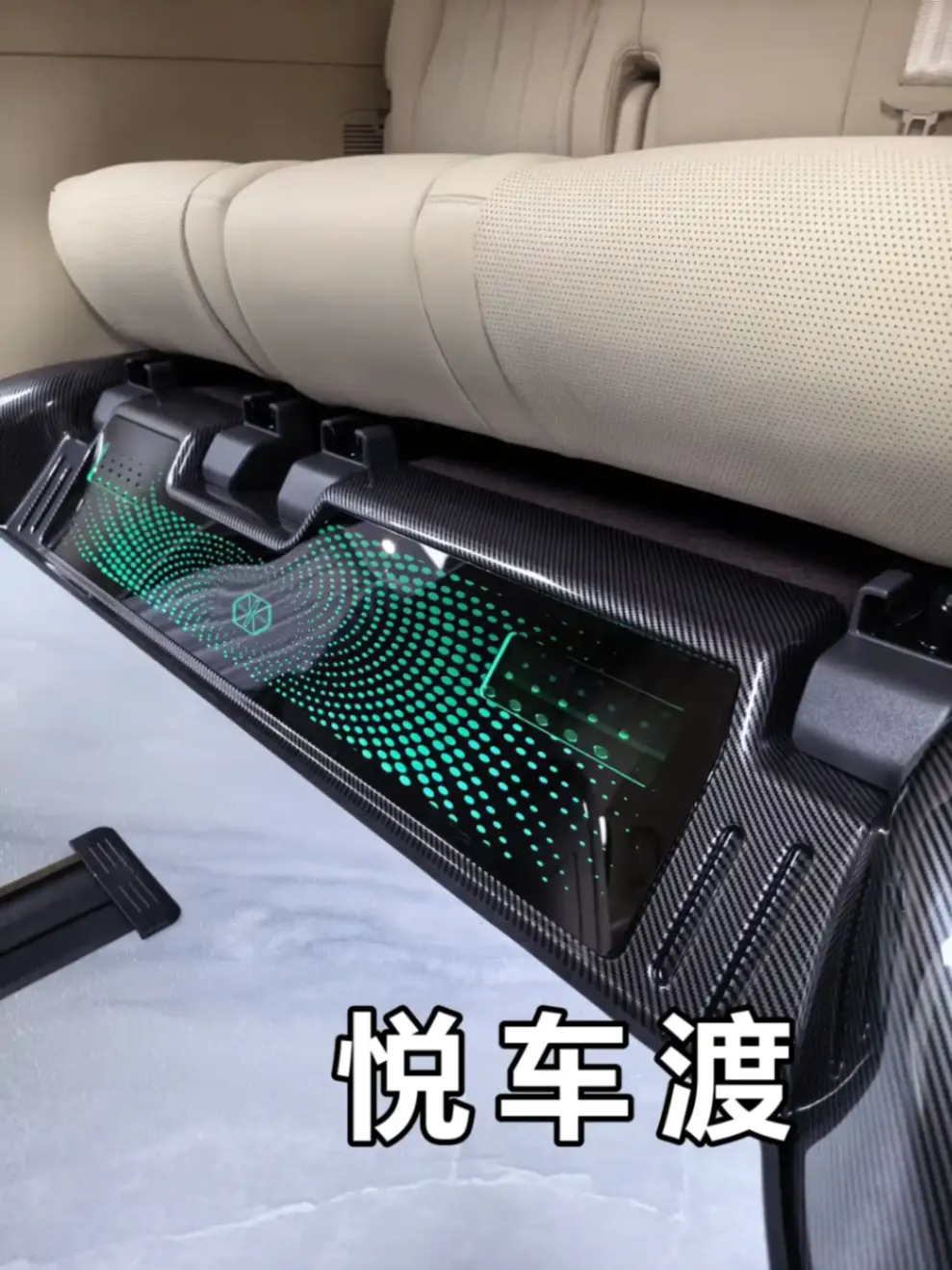 智界V9雪雅白地板实拍图