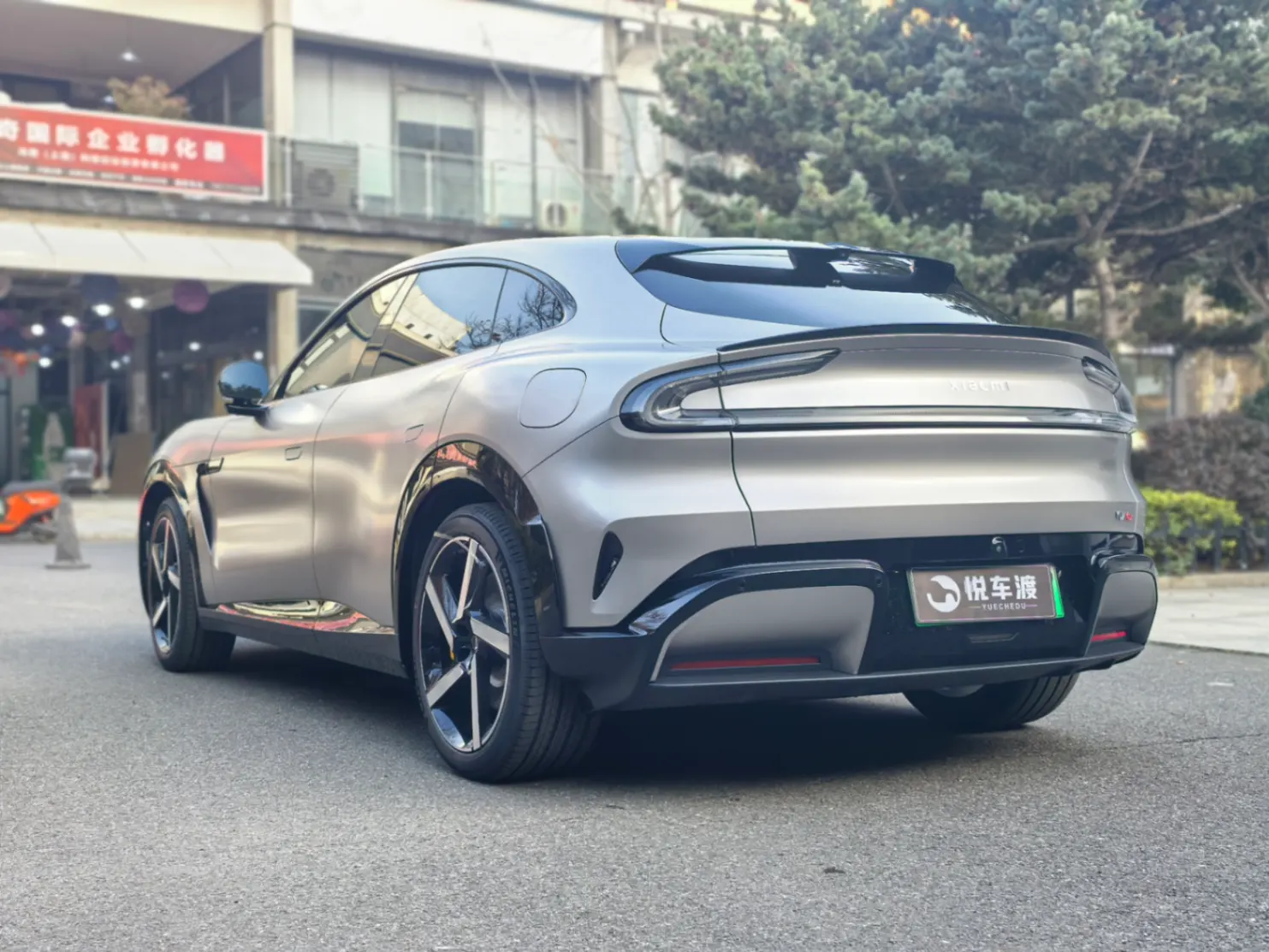 小米YU7哑光灰改色：完工后感觉像换了一台车 施工实拍 6