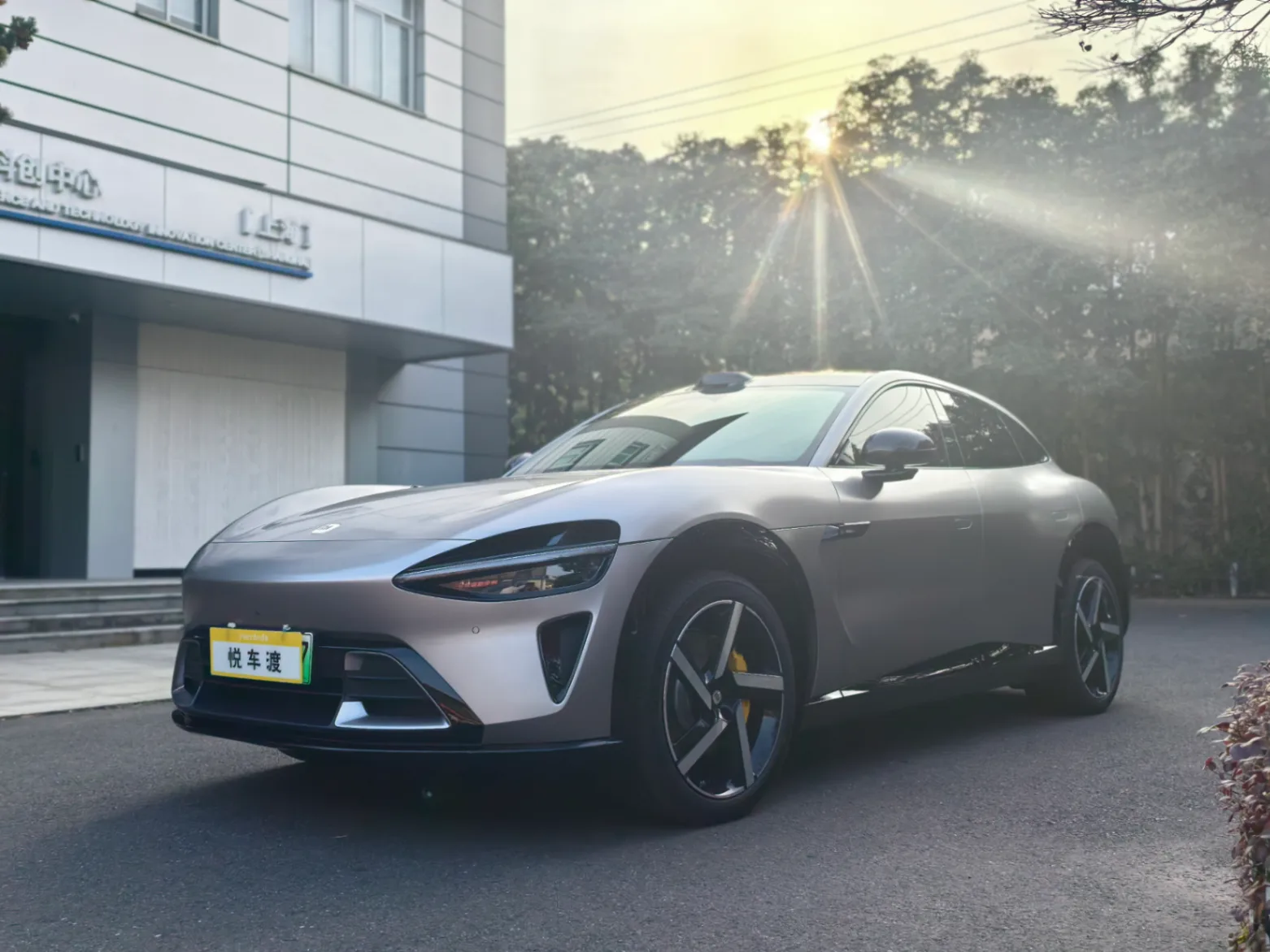 小米YU7哑光灰改色:完工后感觉像换了一台车 施工实拍 2