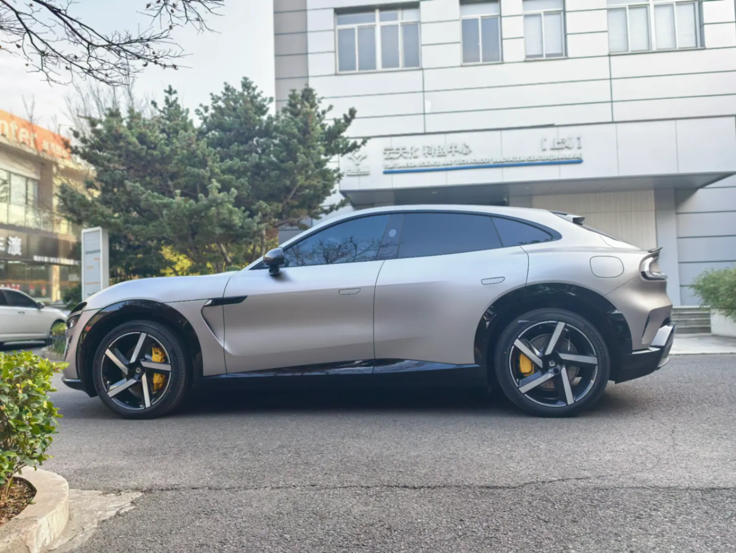小米YU7哑光灰改色:完工后感觉像换了一台车 施工实拍 5